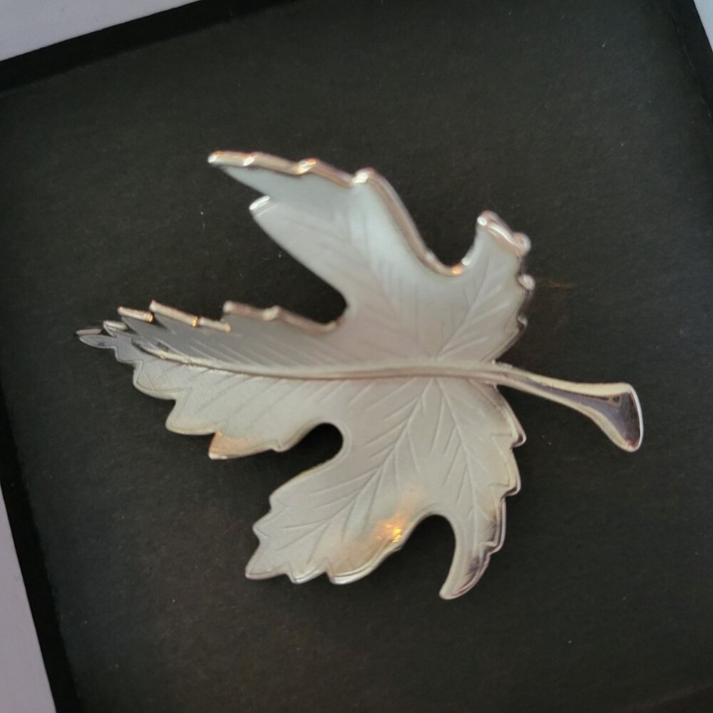 Vintage Silver-Plated Maple Leaf Brooch Pin Nature-Inspired Jewelry Piece Approx